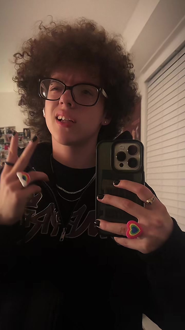 @𝔪𝔞𝔵𝔴𝔢𝔩𝔩