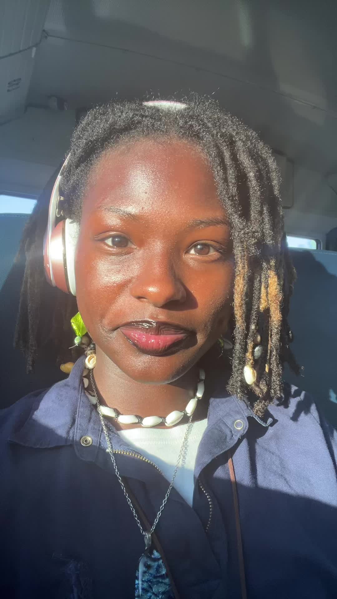 @🫶🏾
