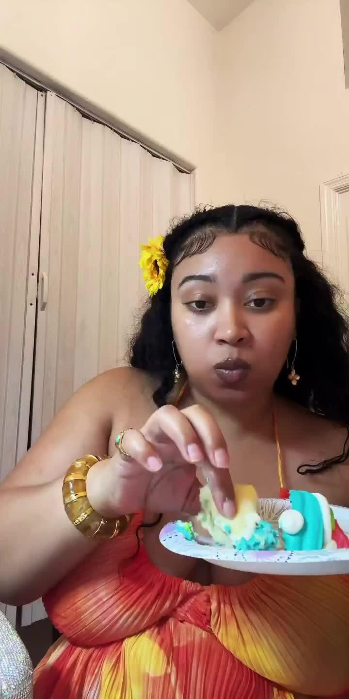 @YourAuntieMoe