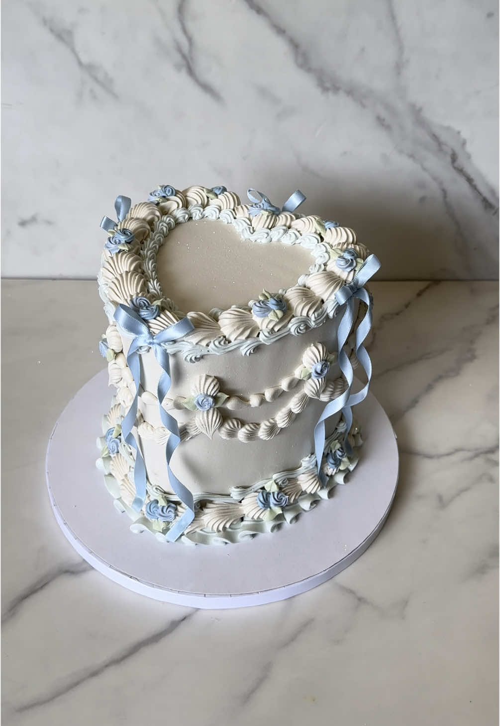 @luciaslovelycakes