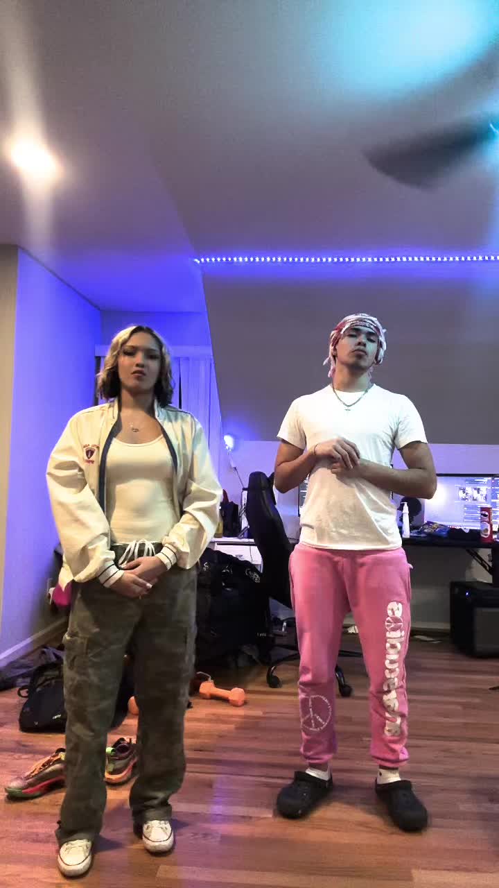 @Bella