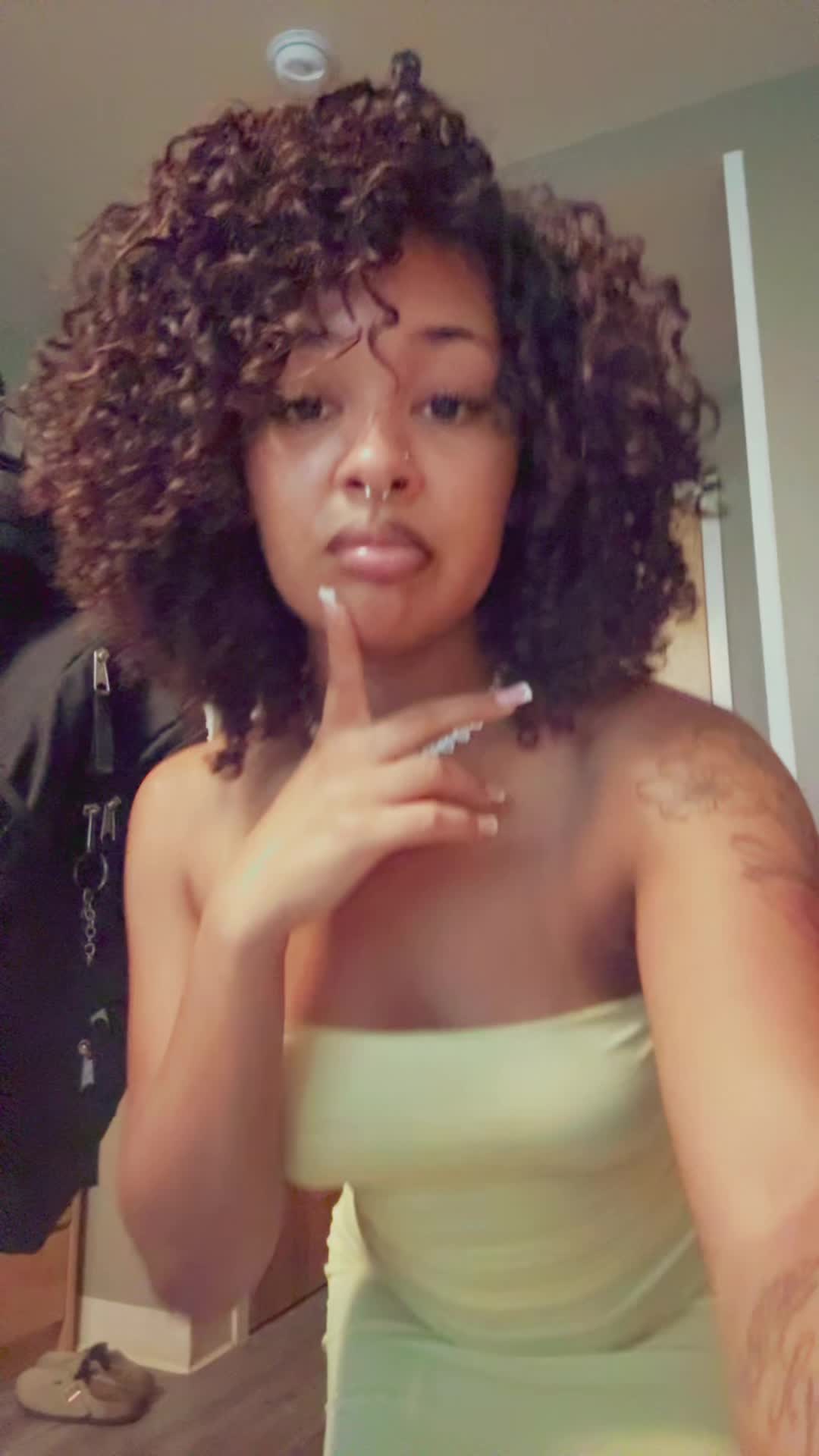 @🫦