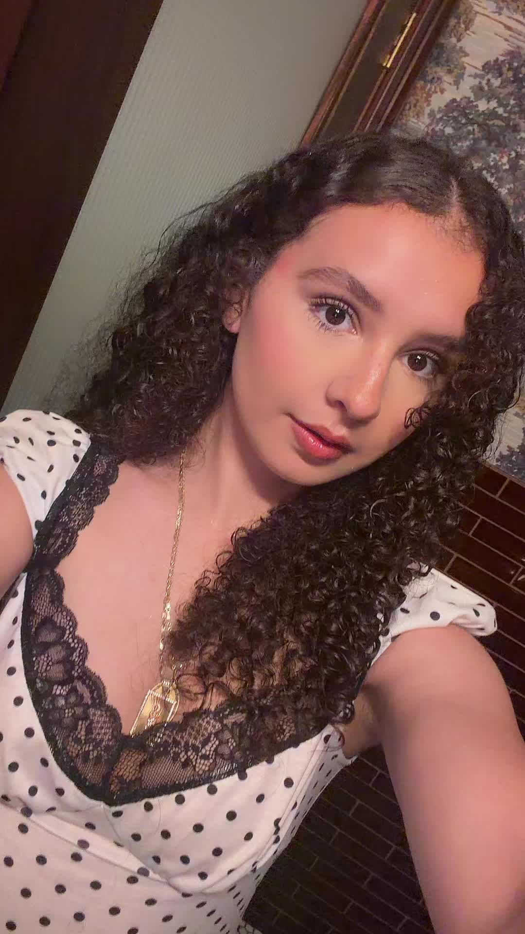 @carolinegarzaaa
