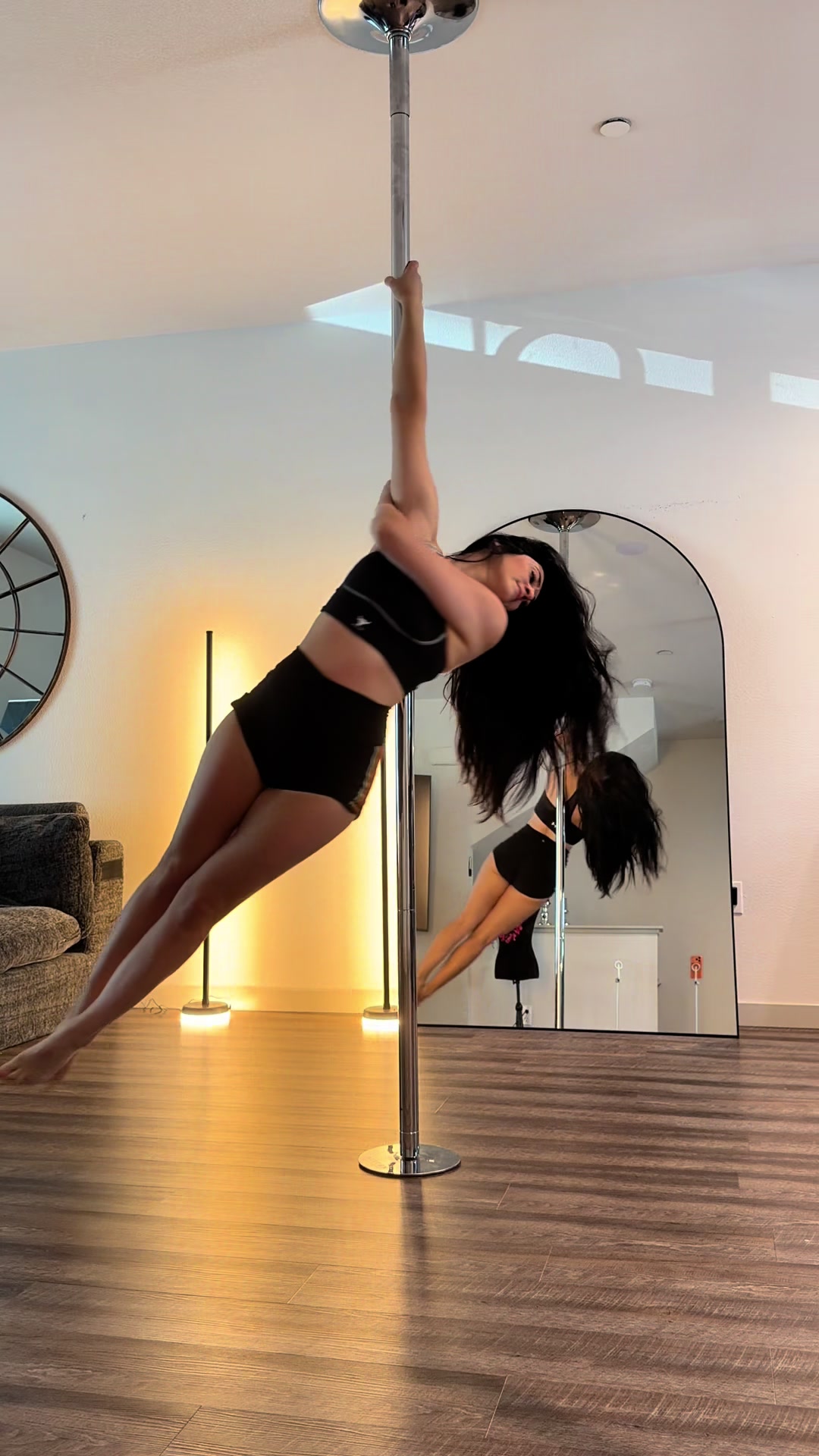 @ElaPoleDance
