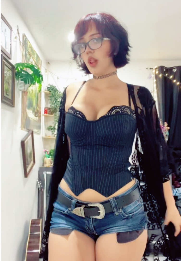 @𝜗𝜚˚⋆˚⋆𐙚｡melanie𝜗𝜚˚⋆˚⋆𐙚｡