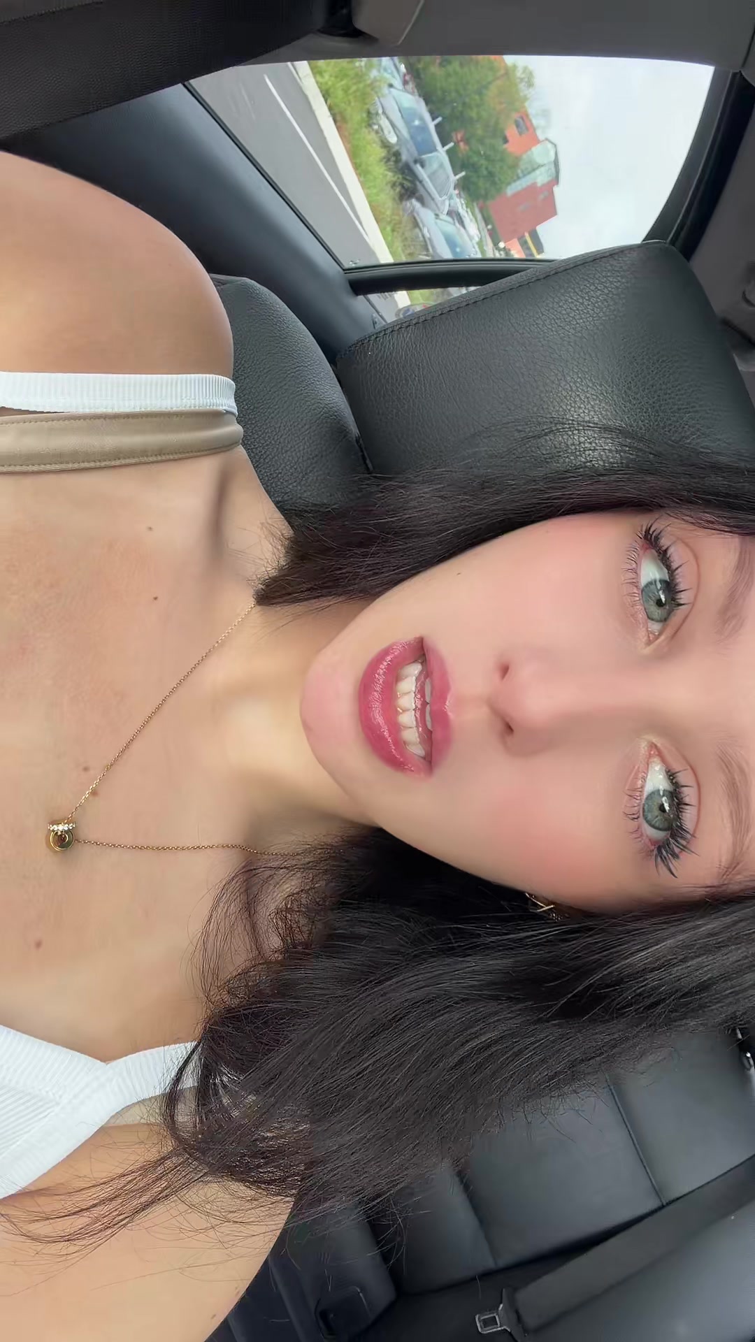 @Ava