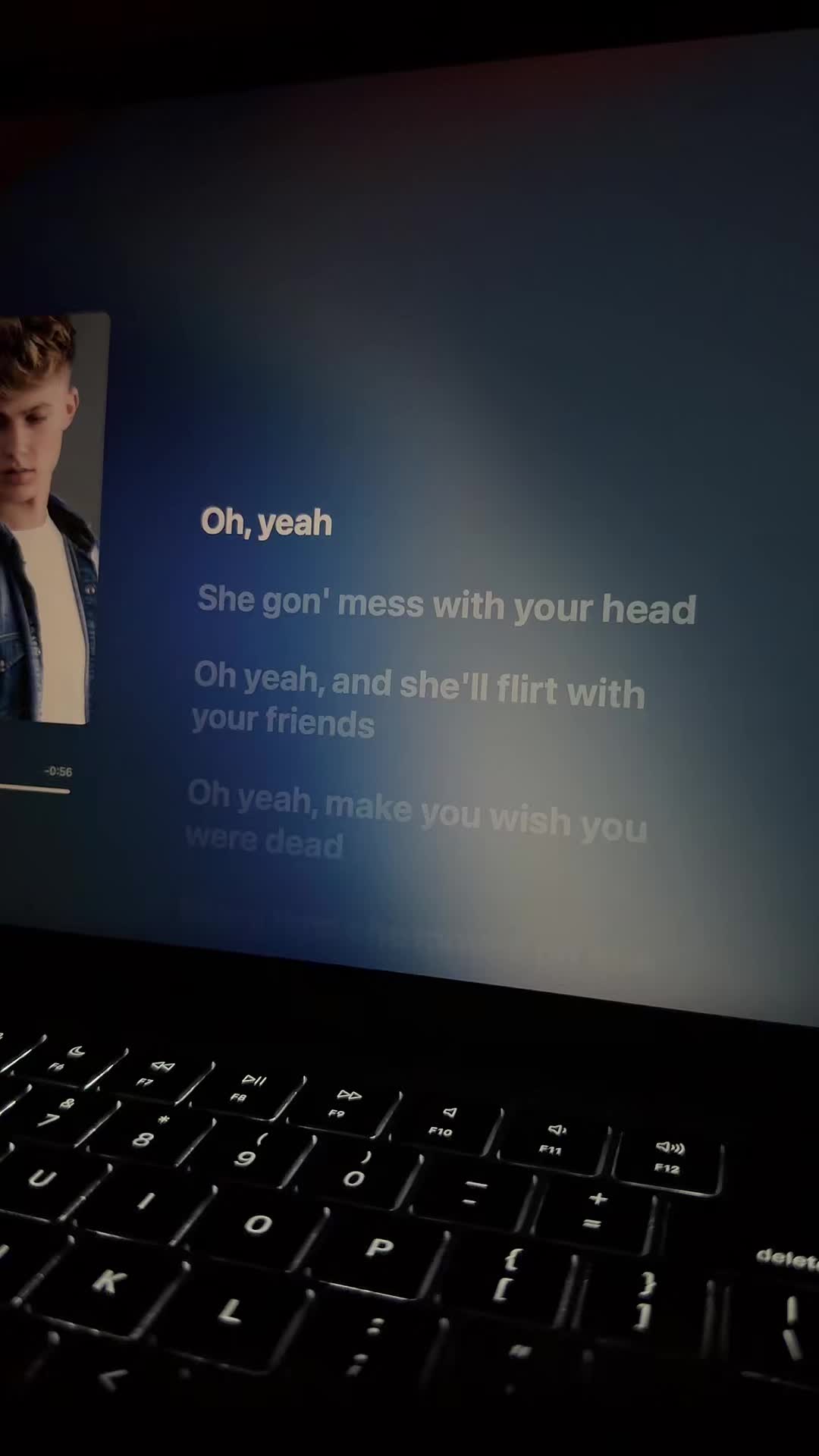 @🎧