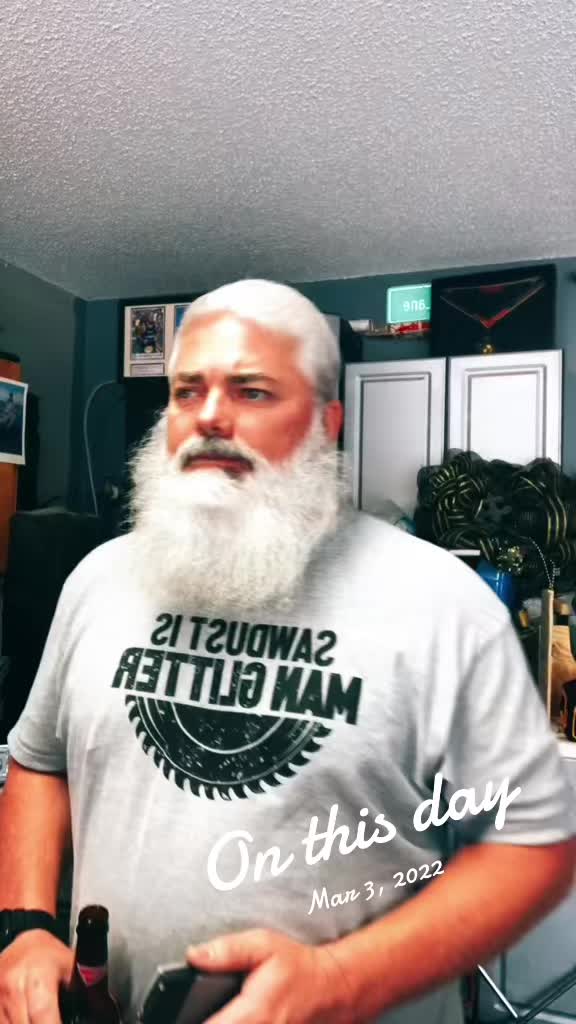 @Bearded crazy old man🍻