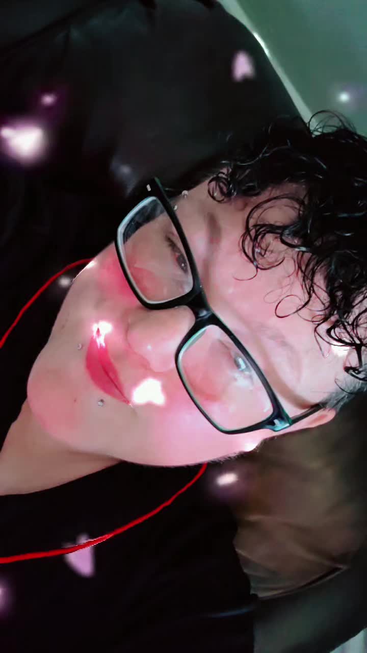 @HerQueenAsh