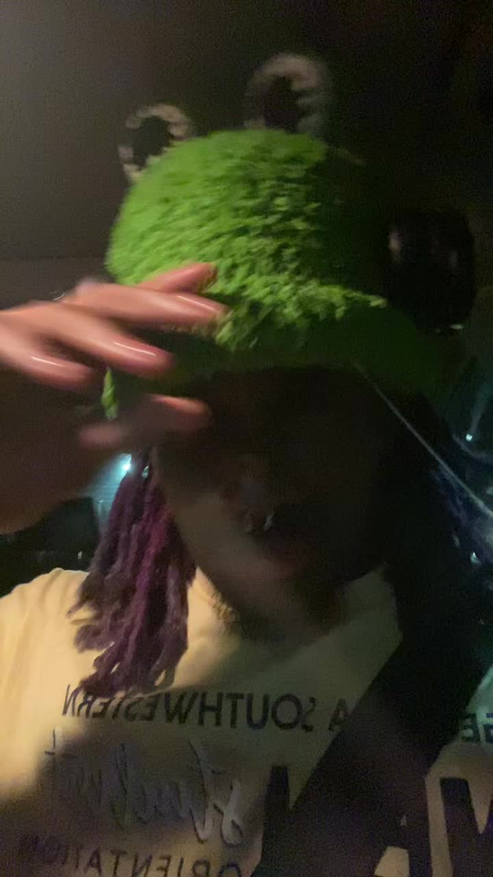 @⃟