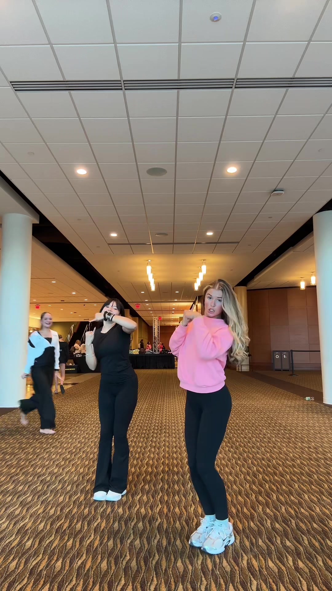 @bella