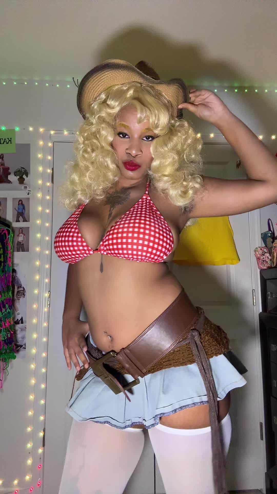 @CosplayonMars
