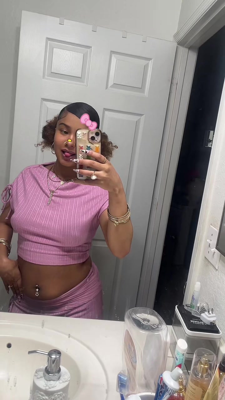 @🐝