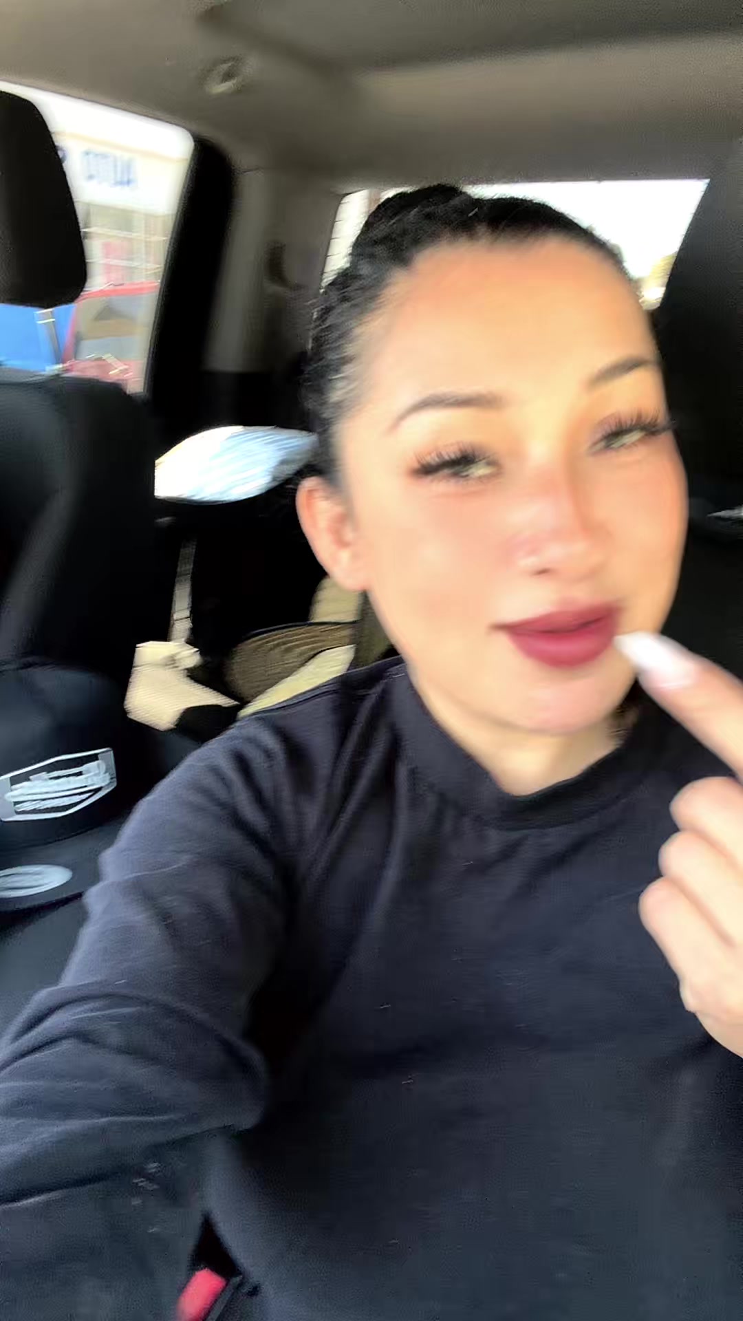 @Sandra 🖤🖤🖤