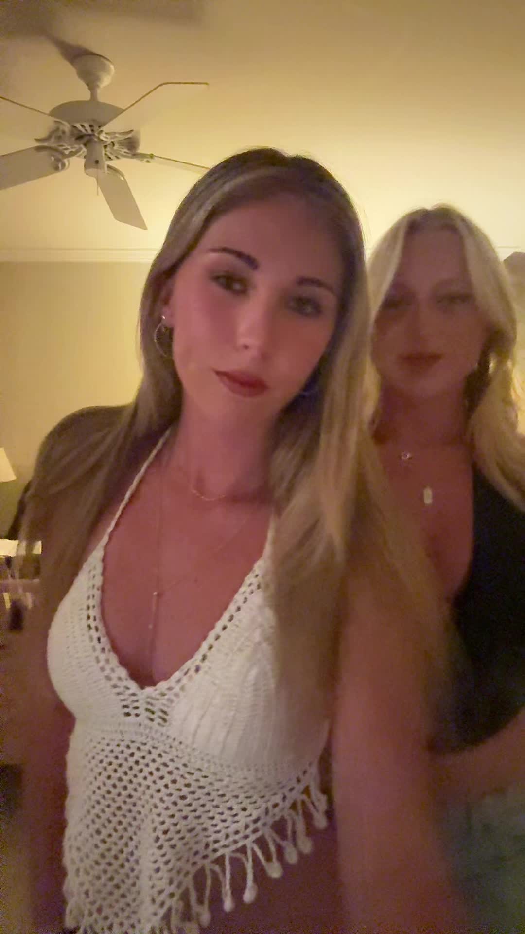 @elliebearr