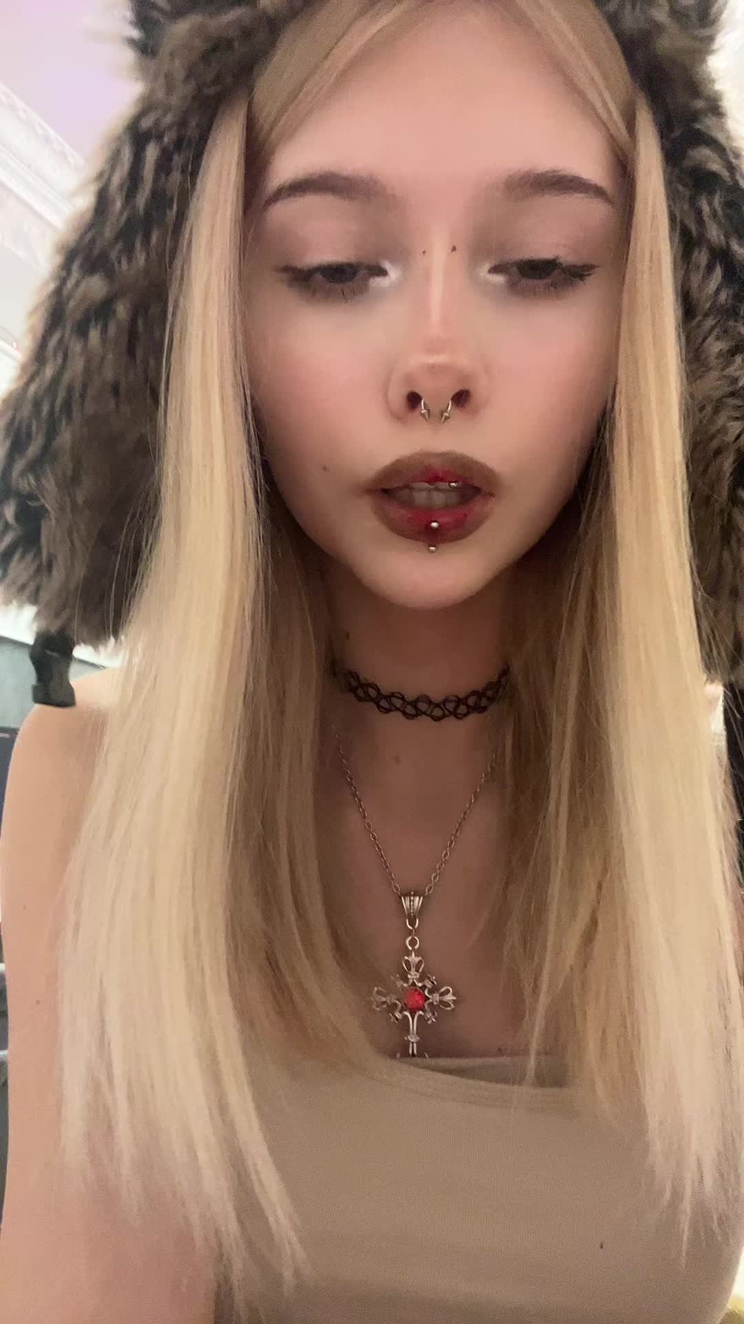 @Тгк: буба нападает🧝♀️