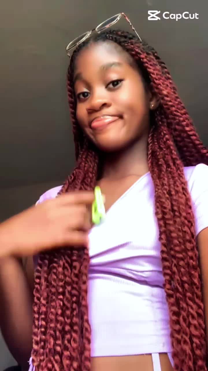 @👩🏽🦰!