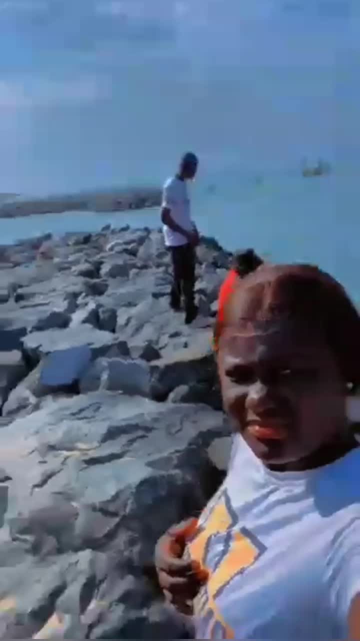 @Beerus shrek 🇧🇫🇸🇳