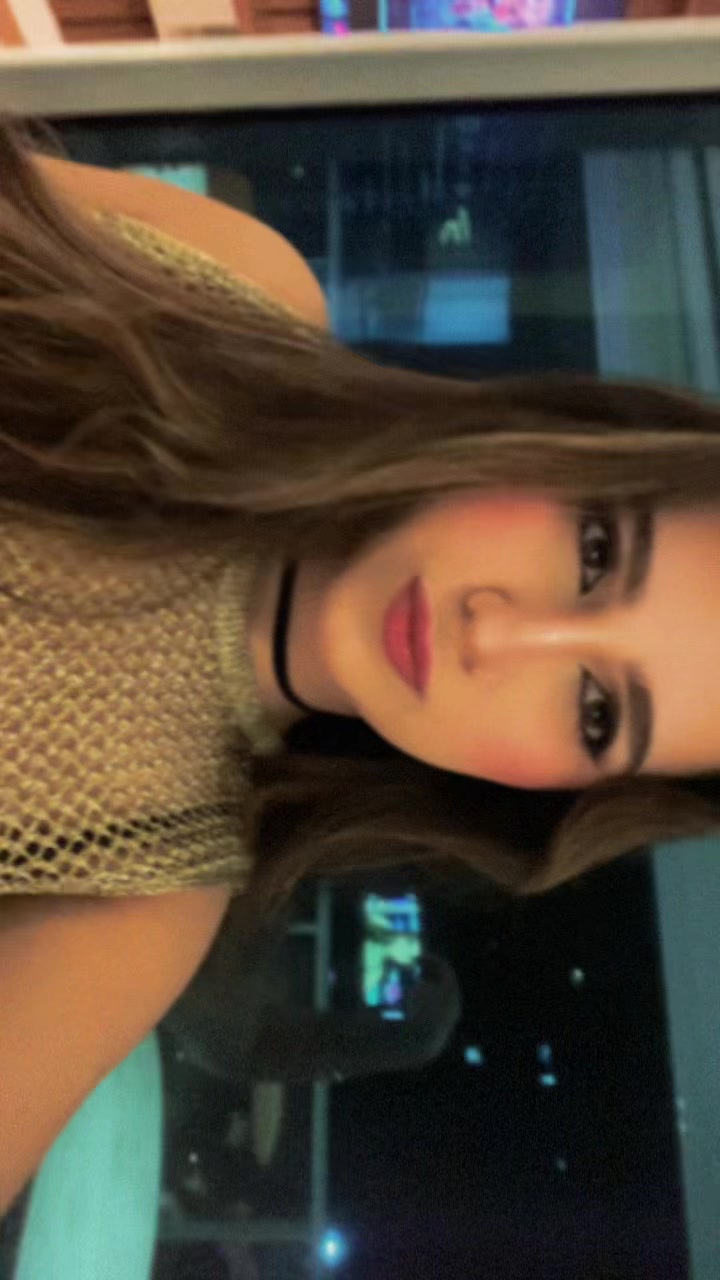 @Jú