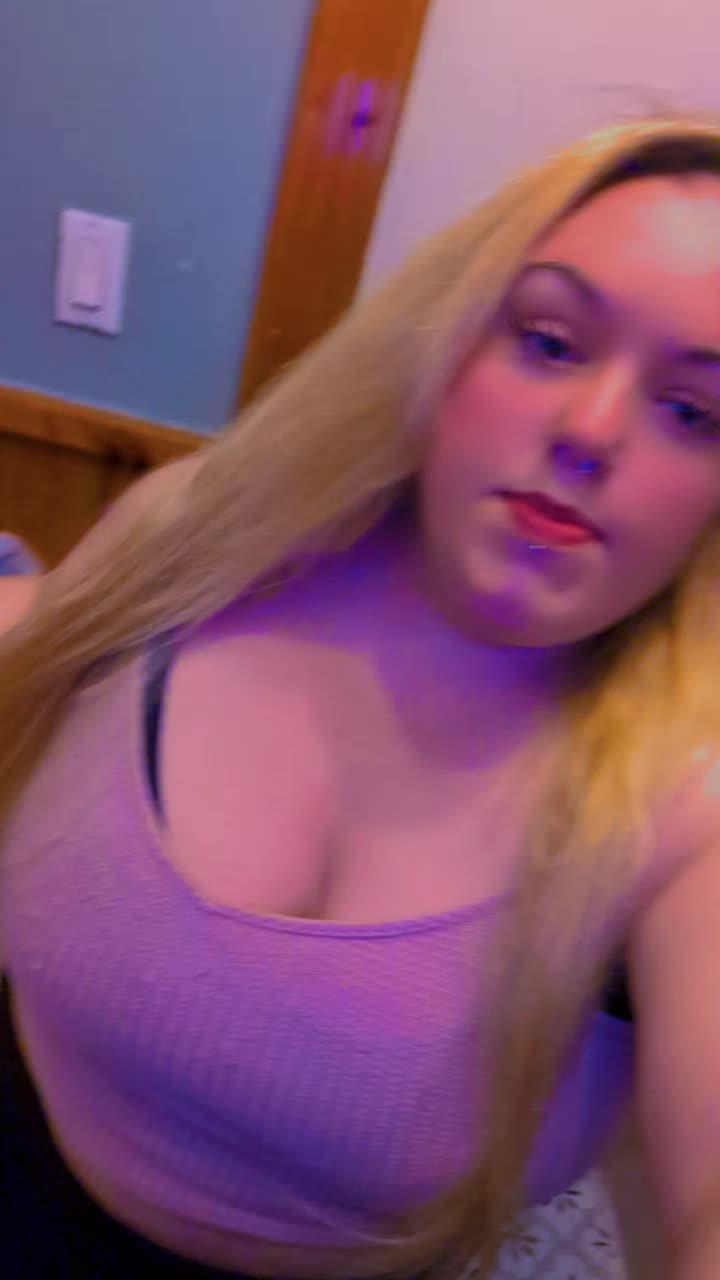 @CurvyQueenbaby