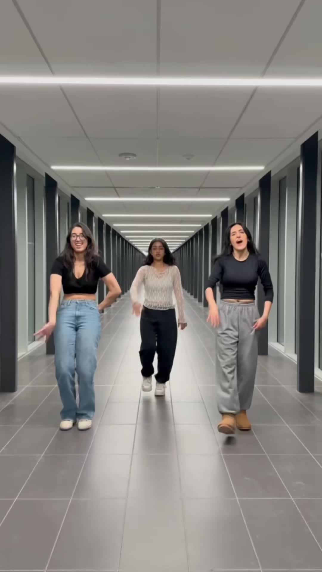@uw.dhamaka