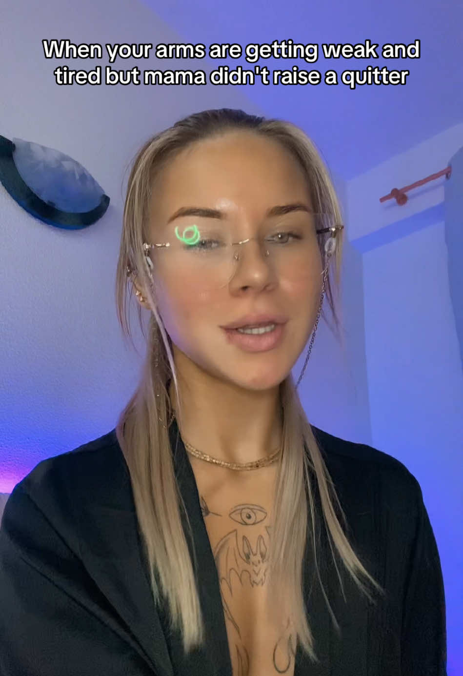 @hollyyourbadgirl