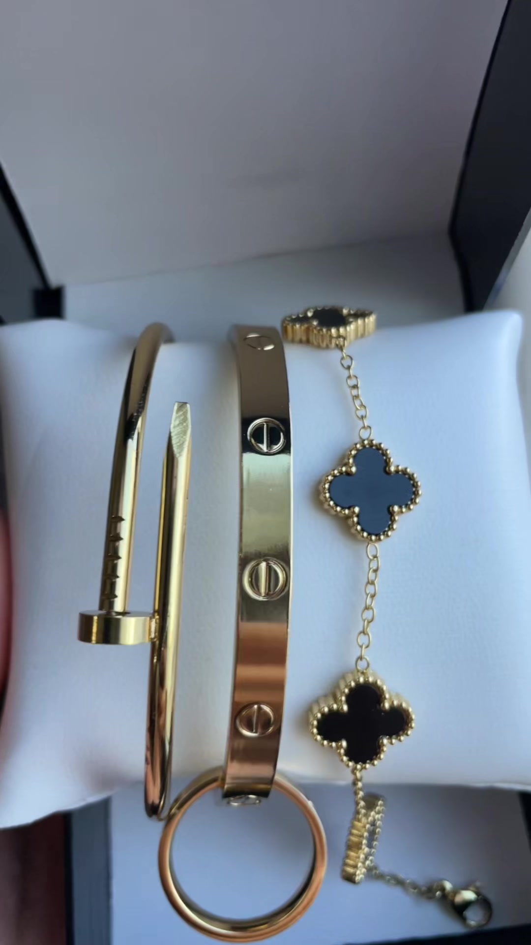 @manouilla.store