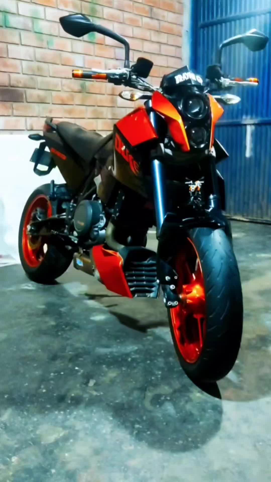 @🟠⚫