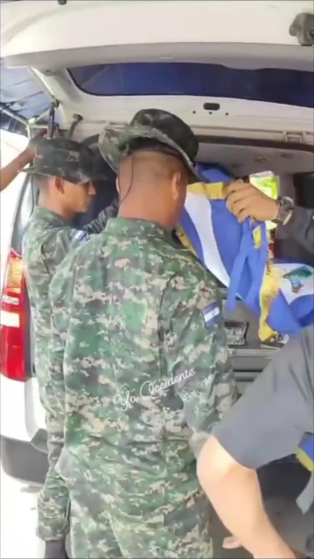 @Acu Iván
