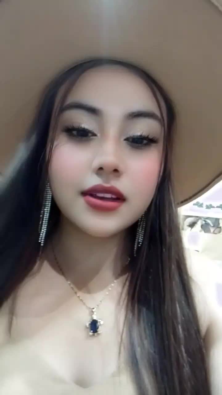 @melani_rivera