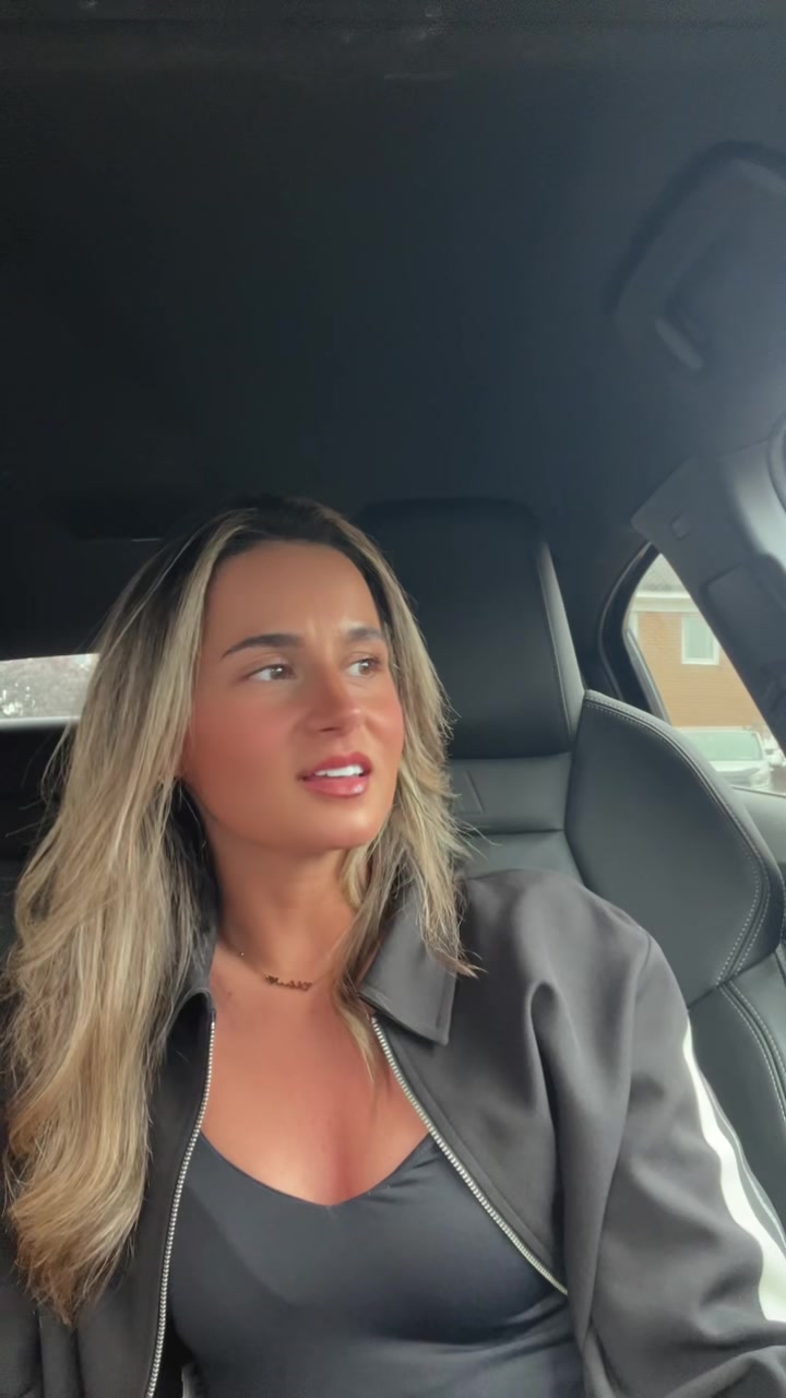@chloehiiggins_