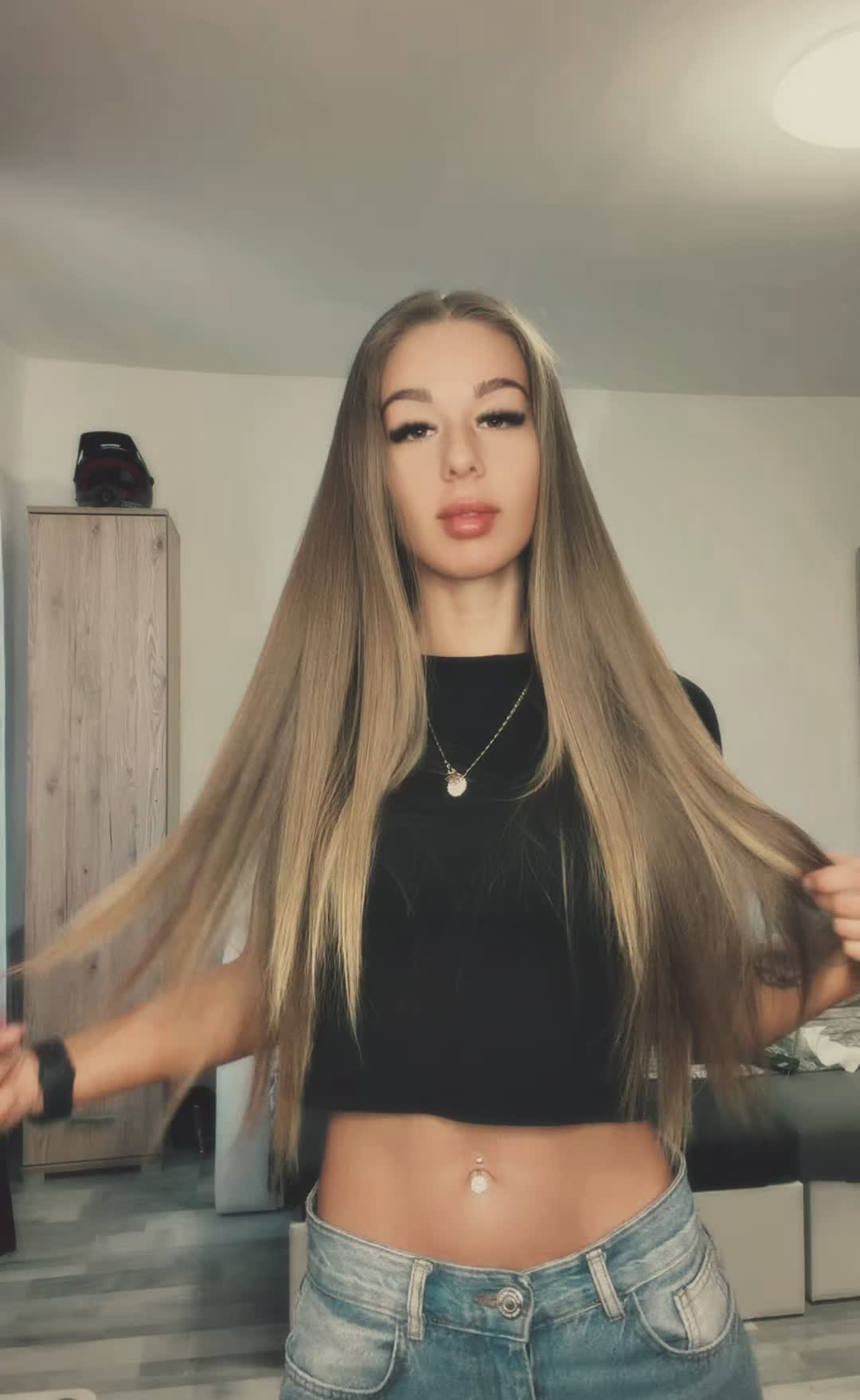 @Alexandra Moldov&aacute;n