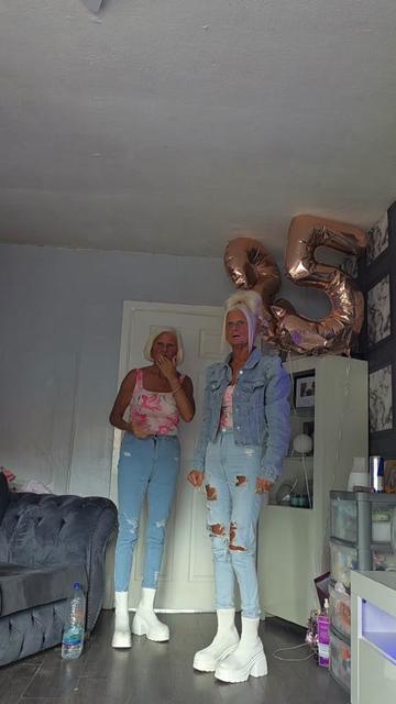 @Cheeky twins