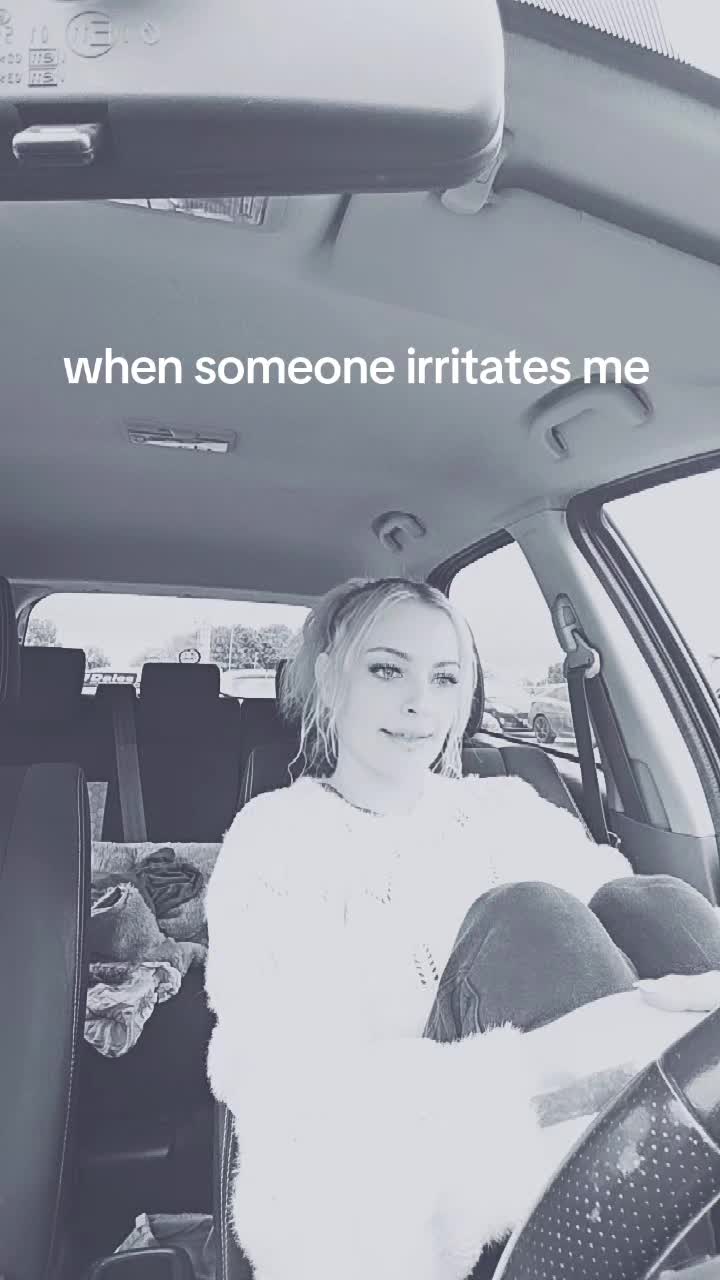 @Adora
