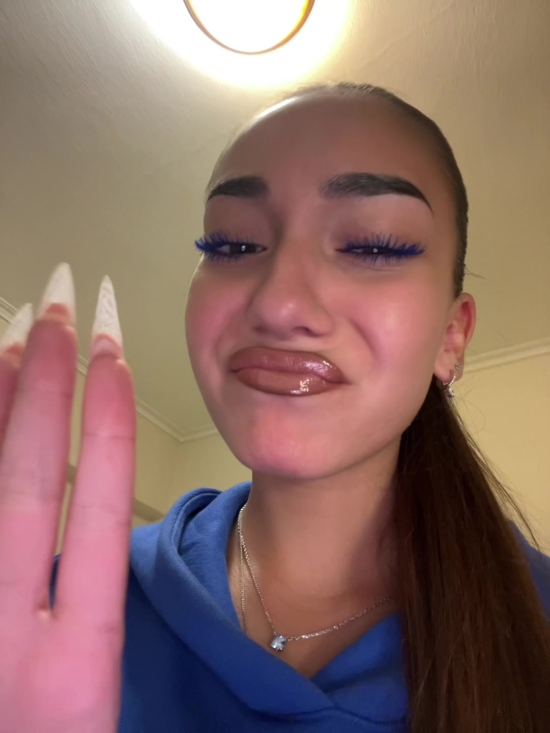 @Angiee