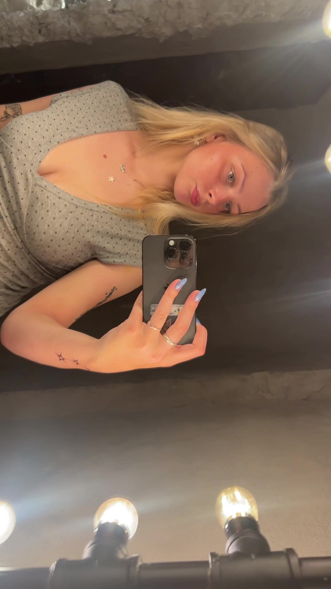 @Lara🐞