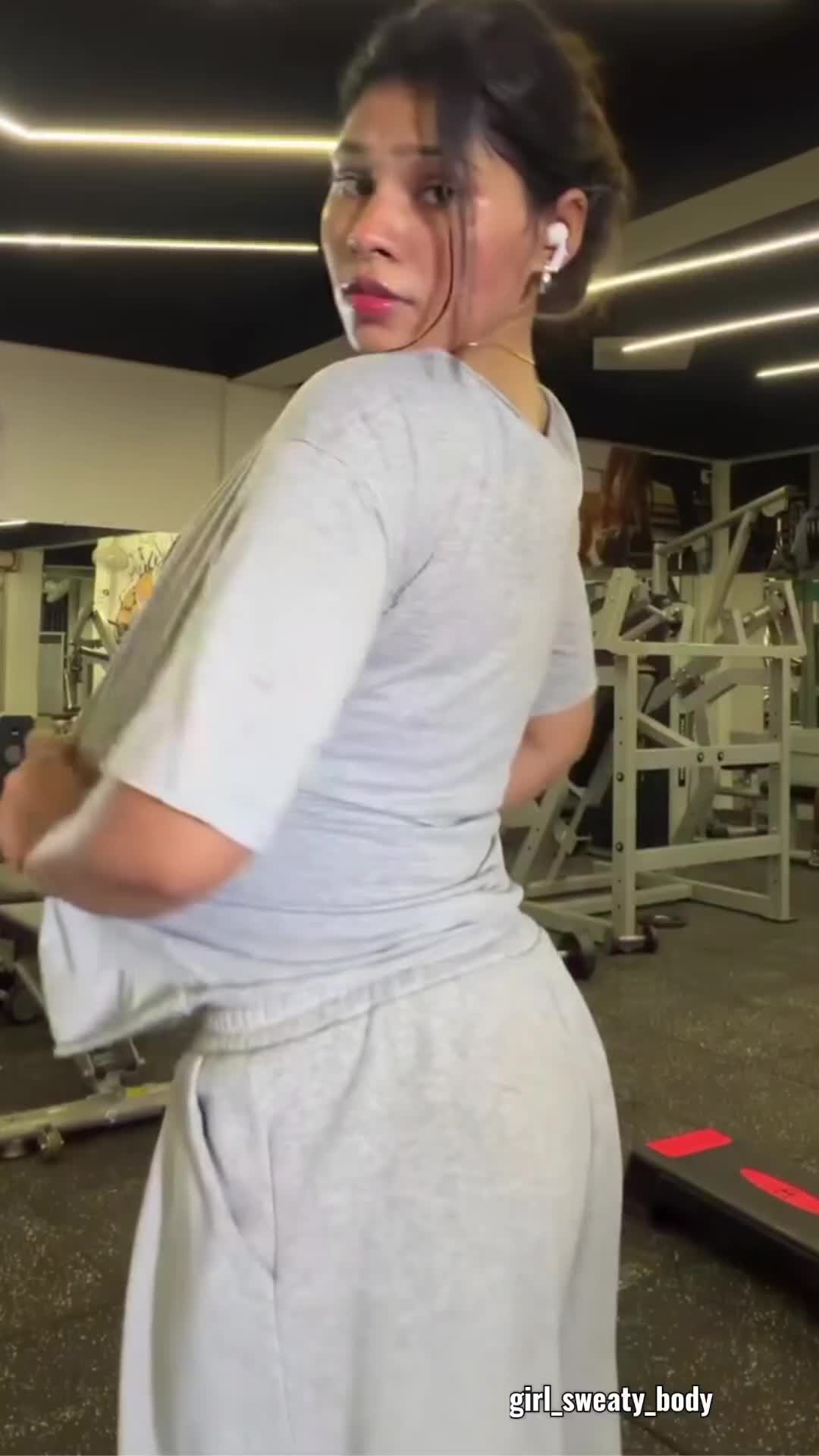 @girl_sweaty_body