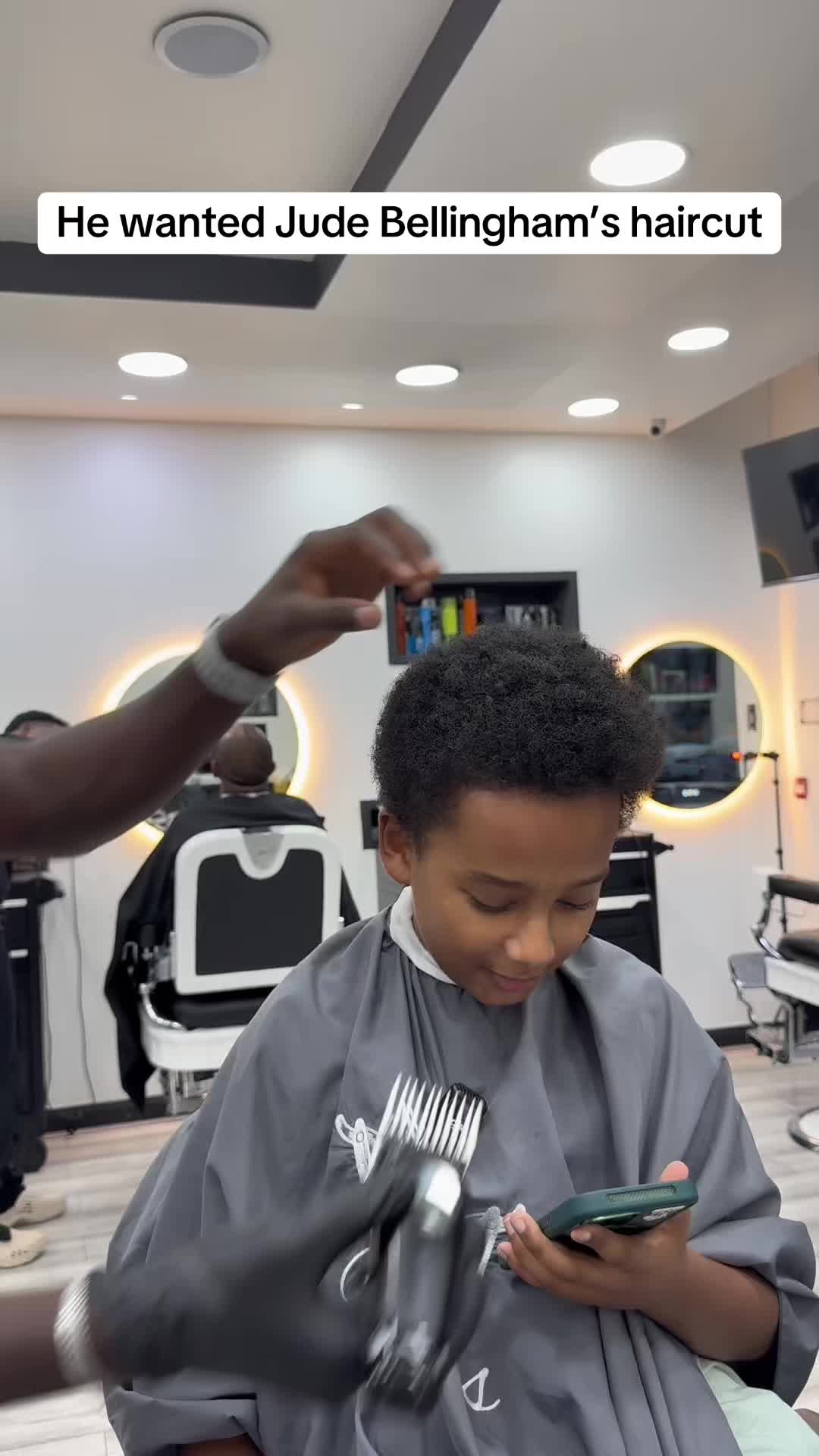 @Mo&rsquo;s Barbers