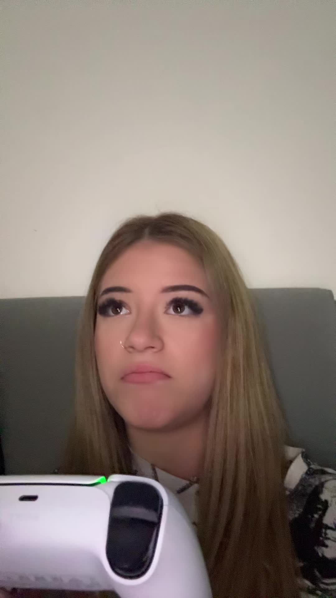 @Zahide de România😈