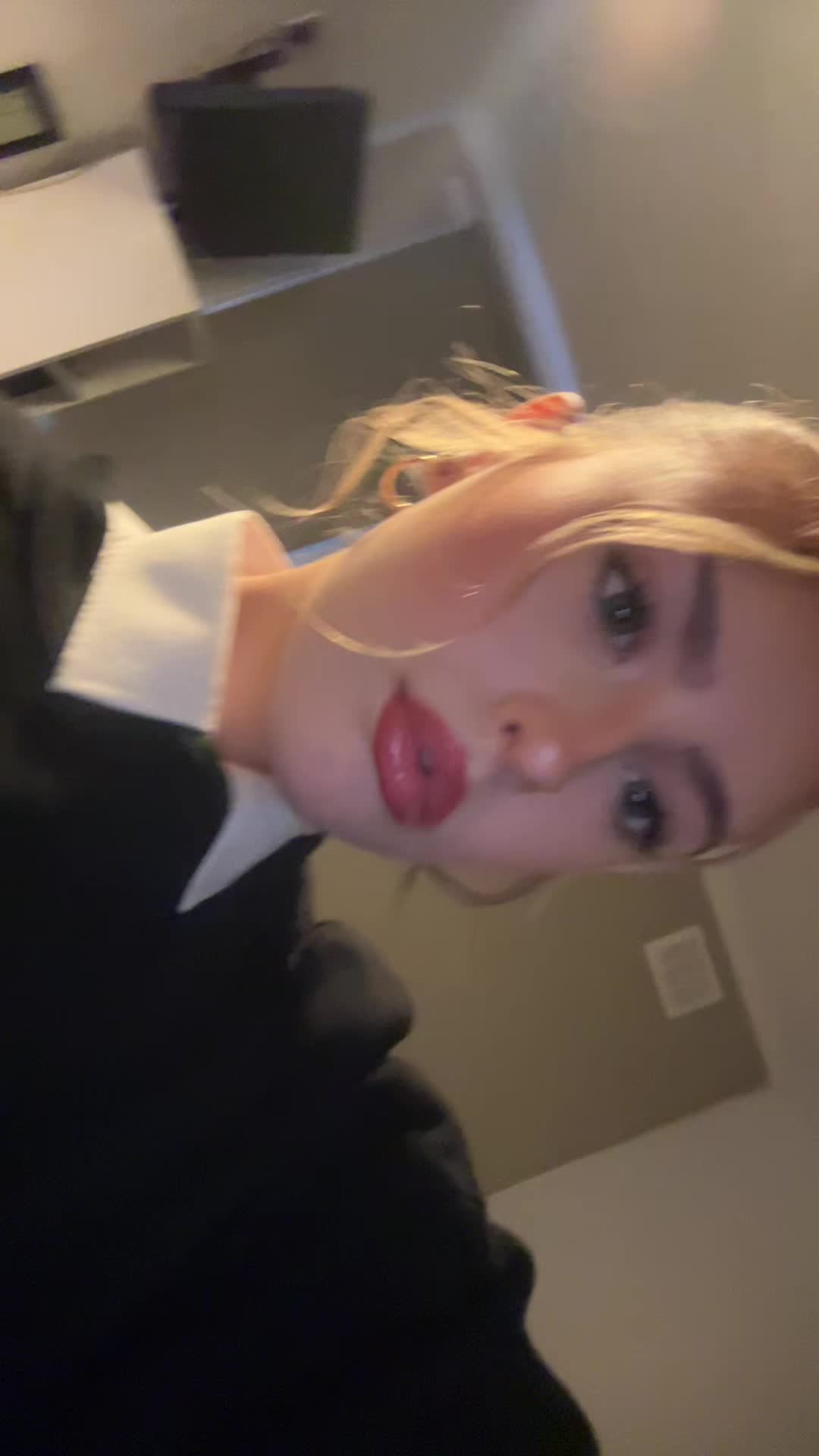 @️