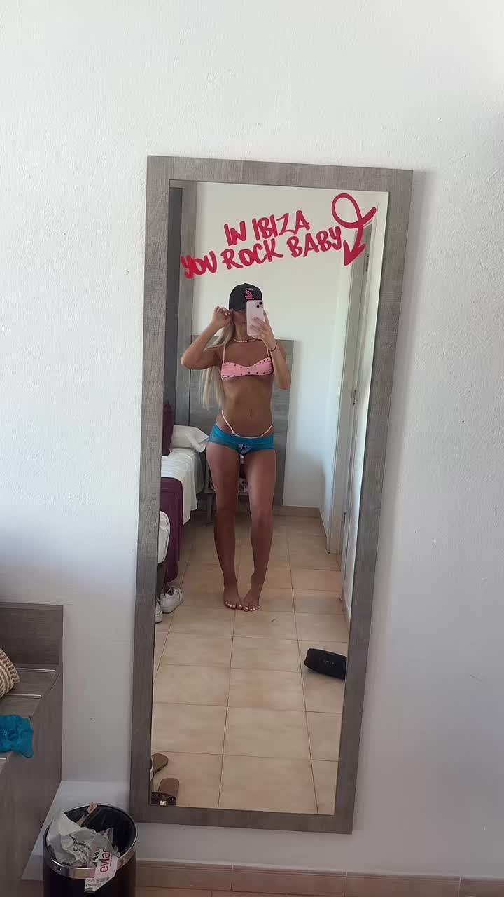 @Molly Rhodes🪩🍒✨