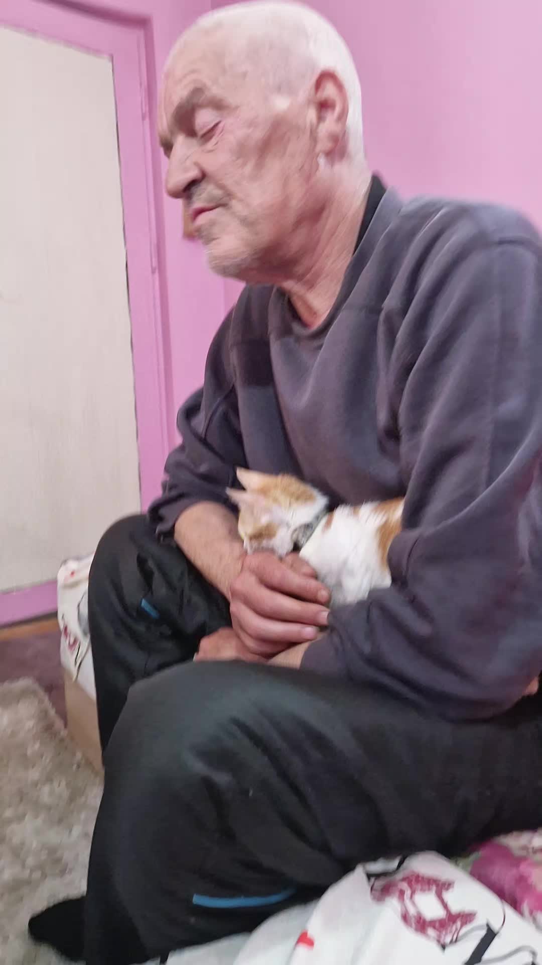 @просто човек😁