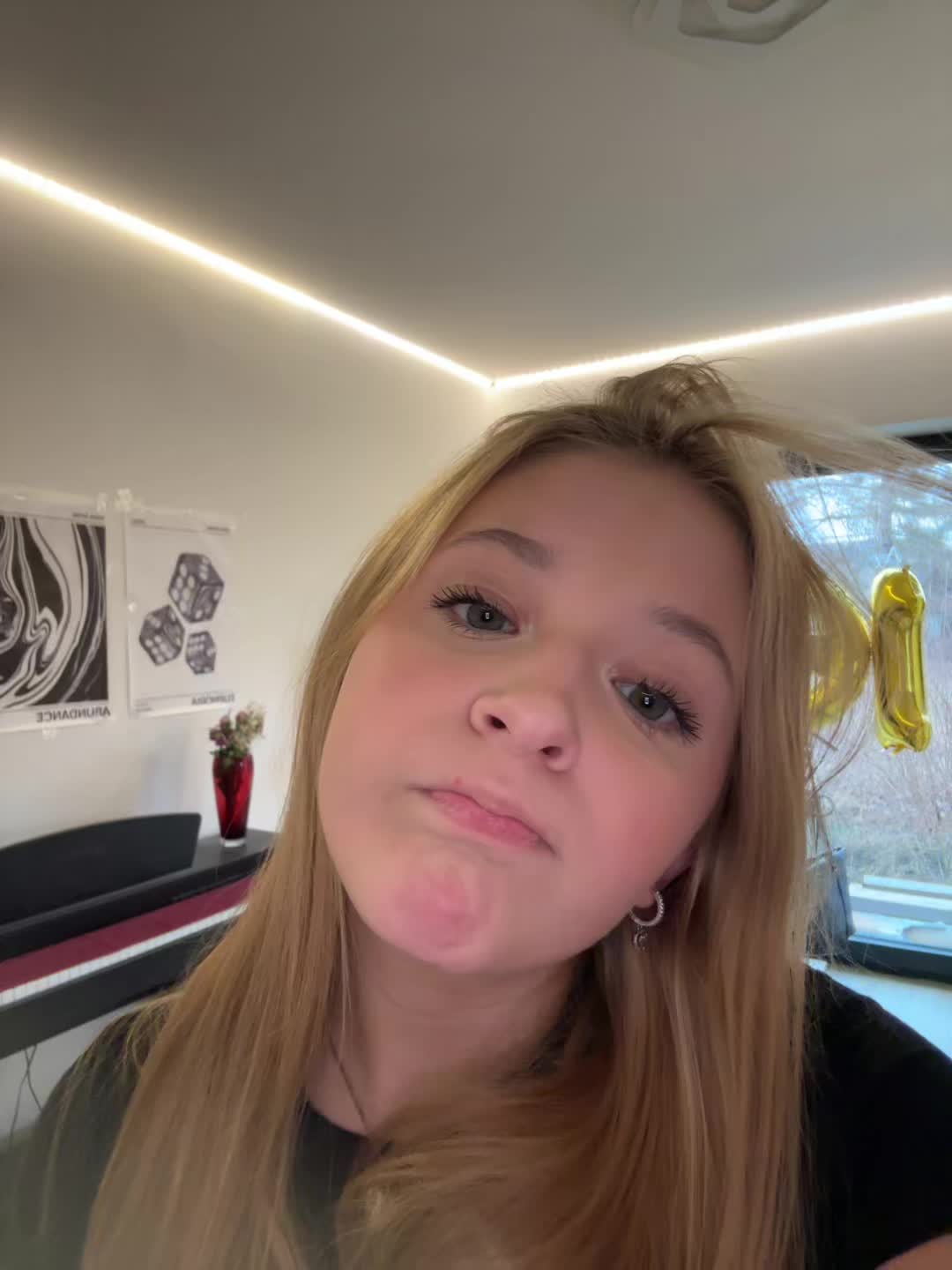 @_e1iii._