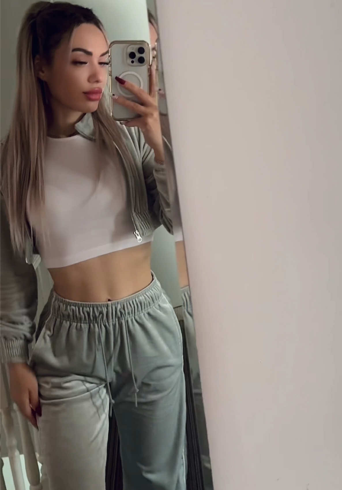 @Elena Gutu