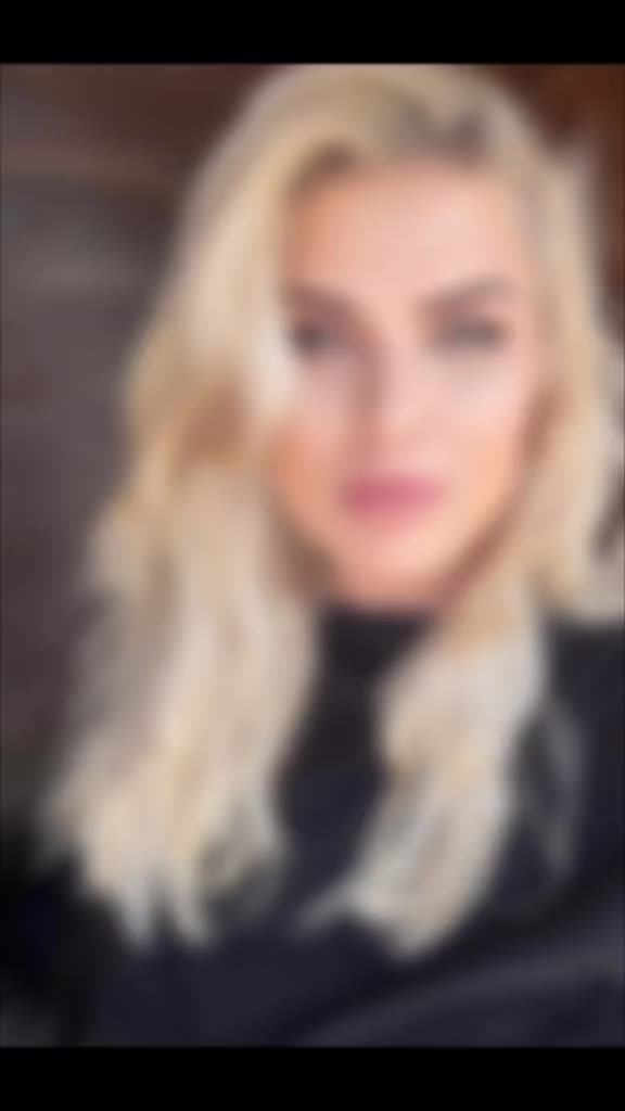 @&Alpha;&nu;&nu;&alpha; &Sigma;&alpha;&lambda;&omicron;ύ&sigma;&tau;&rho;&omicron;&upsilon;