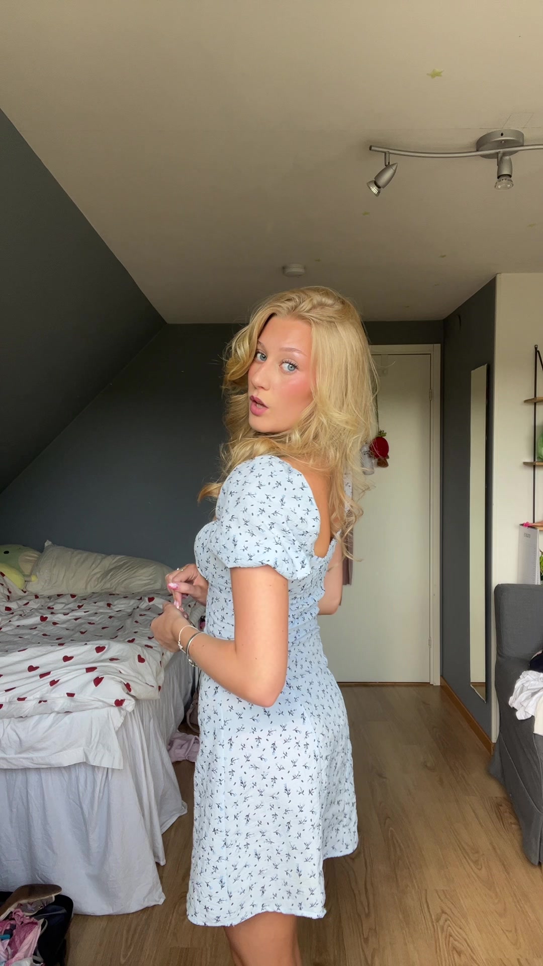 @Ella