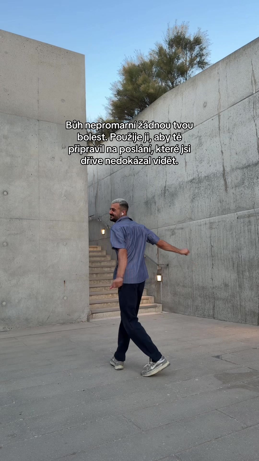 @ꓘB