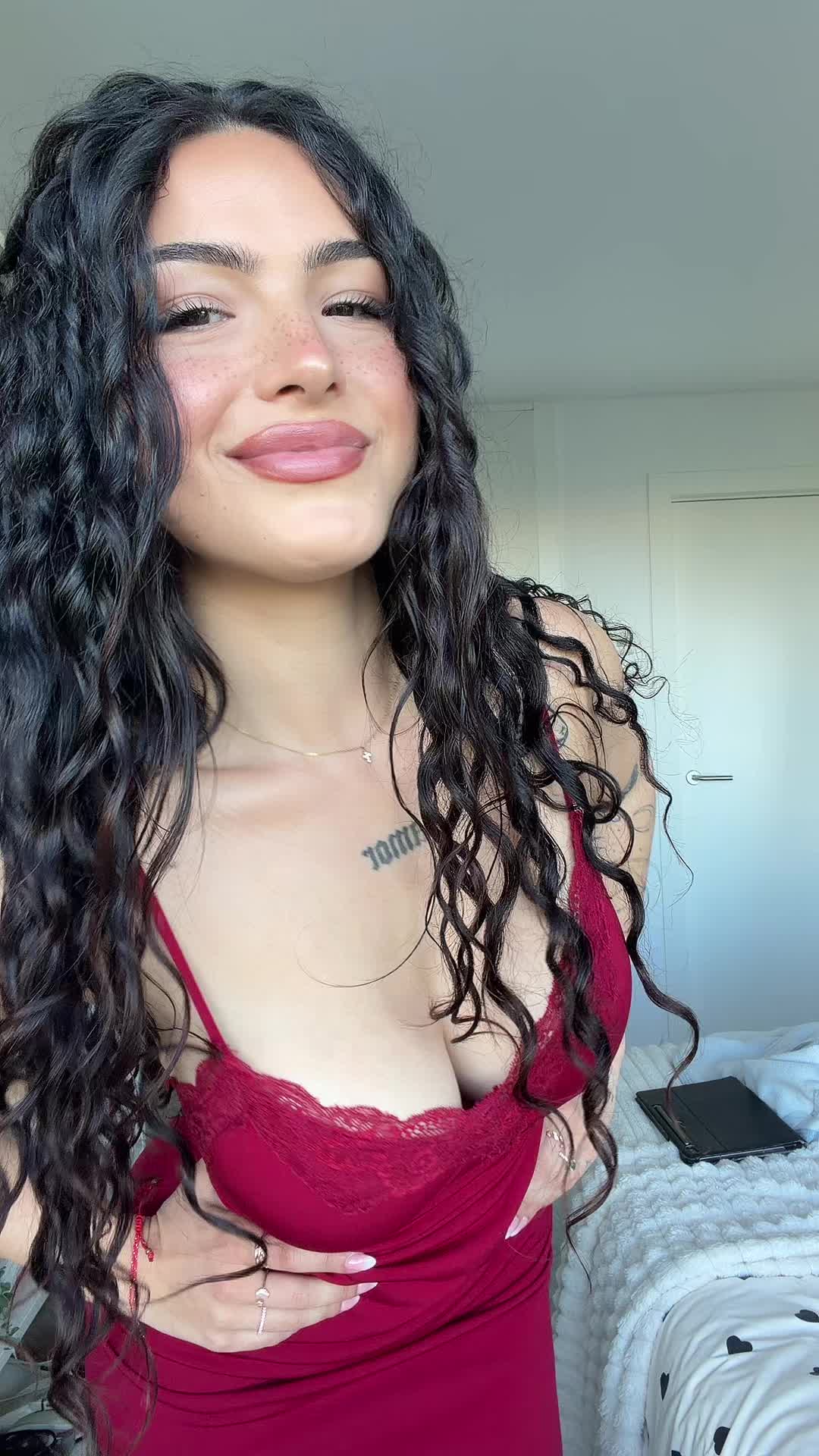 @Elenaalexis17