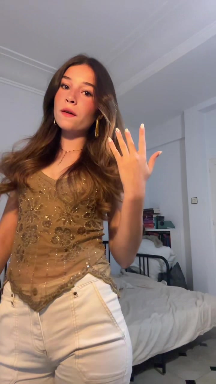 @carolinee