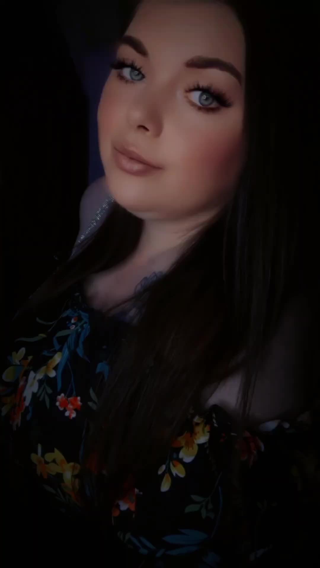 @🍒𝒮𝒽𝒶𝓃𝒶 ~𝓁o𝓊𝒾𝓈𝑒🍒